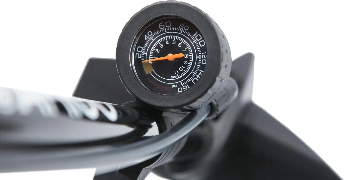 AMIGO M2 Fietspomp Met Drukmeter - Vloerpomp Voor Hollands Ventiel/ Frans Ventiel/ Autoventiel - Zwart 5 AMIGO M2 Fietspomp Met Drukmeter - Vloerpomp Voor Hollands Ventiel/ Frans Ventiel/ Autoventiel - Zwart - Afbeelding 3