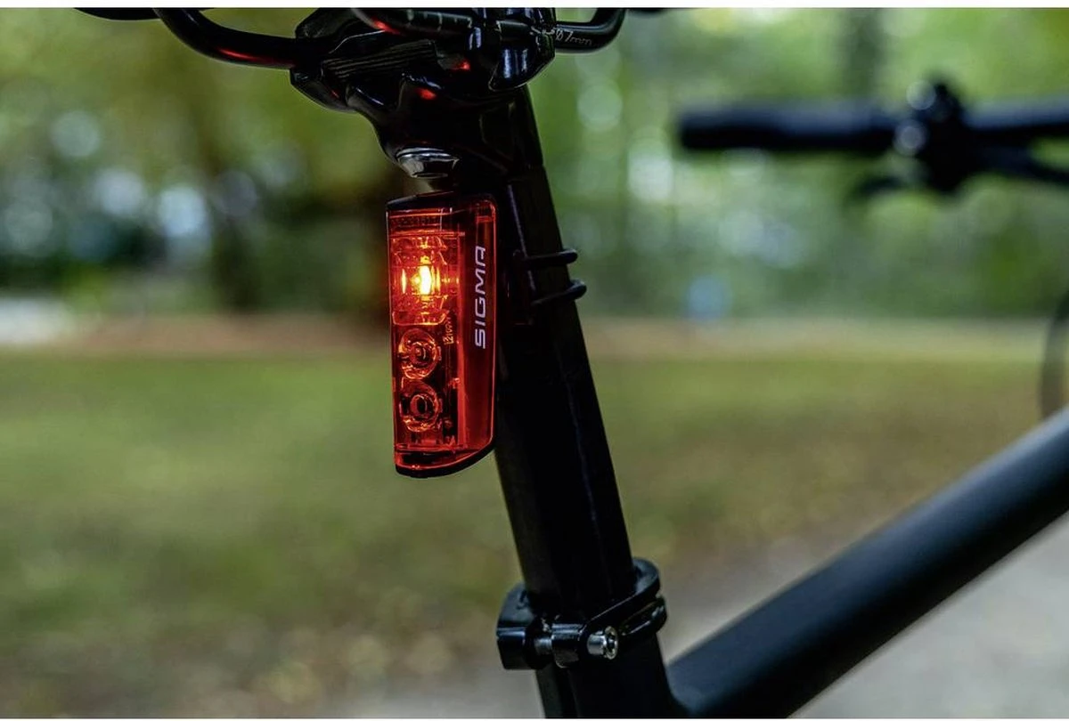 SIGMA SPORT Sigma Blaze USB Fietsachterlicht - Achterlicht Met Remlicht Functie - Oplaadbaar 6 SIGMA SPORT Sigma Blaze USB Fietsachterlicht - Achterlicht Met Remlicht Functie - Oplaadbaar - Afbeelding 4