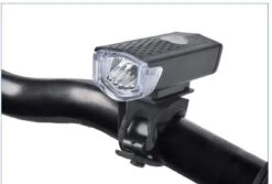 Voorlicht Fiets - Fietsverlichting - Led Voorlamp - Fietslicht - 350 Lumen - Usb - Oplaadbaar - Compact - Waterdicht - Koplamp Fiets 9 Voorlicht Fiets - Fietsverlichting - Led Voorlamp - Fietslicht - 350 Lumen - Usb - Oplaadbaar - Compact - Waterdicht - Koplamp Fiets -Fietsenreeksen Winkel 1200x811 3