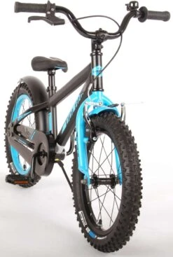 Volare Rocky Kinderfiets - 16 Inch - Zwart Blauw - 95% Afgemonteerd - Prime Collection 23 Volare Rocky Kinderfiets - 16 Inch - Zwart Blauw - 95% Afgemonteerd - Prime Collection -Fietsenreeksen Winkel 808x1200